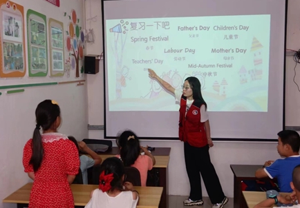 必赢76net线路唯一官方网站暑期“三下乡”开展趣味英语和财商课堂活动_fororder_图片1